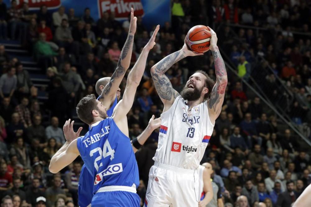MIROSLAV RADULJICA JE KINESKI CAR: Niko mu ništa ne može! Tejlor Ročesti trpa koševe kao na treningu!