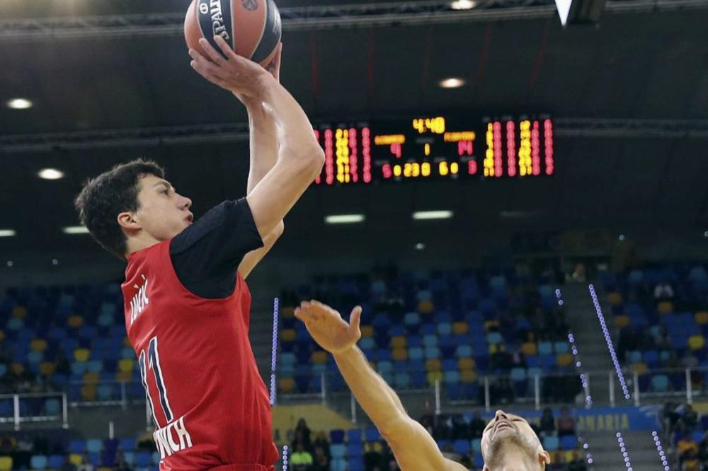 MAGIČNA PARTIJA VLADIMIRA LUČIĆA: Trojke srpskog reprezentativca donele novu titulu Bajernu!