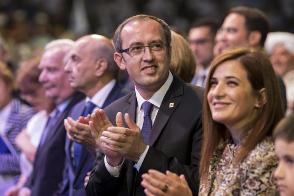 OVO JE NOVI VLADAR PRIŠTINE: Izabrana nova vlada Kosova na čelu sa Avdulahom Hotijem