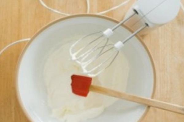 ZA SEKUND SKINITE KREM ILI TESTO SA ŽICE MIKSERA: Kulinarski trik koji će oduševiti sve DOMAĆICE