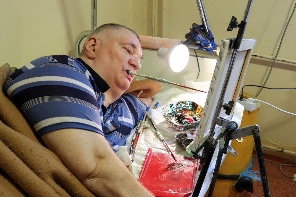 ŽUDEO ZA DRUGOVIMA, U SLIKANJU NAŠAO SPAS! Rade je imao 15 godina kad je ostao NEPOKRETAN i tada je pronašao sebe