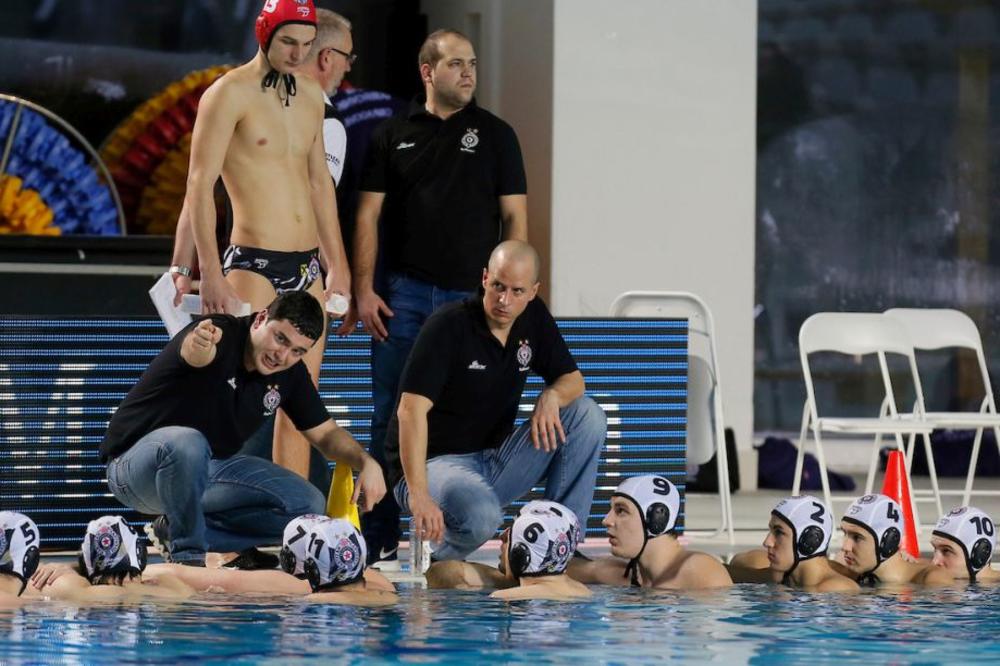 PAKLENA SITUACIJA U PARTIZANU! Nemaju para ni za autobus da putuju: Spavamo u najbednijim hotelima, nemamo dinara!