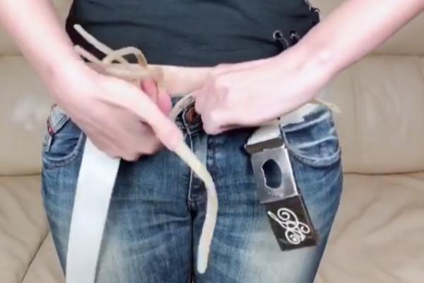 SVI SE PITAJU KAKO IDE U WC S OVOLIKIM NOKTIMA: Elena je BEZ PROBLEMA celom svetu pokazala kako TO radi! (VIDEO)