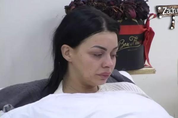 ZERINA POSLE NERVNOG SLOMA NE LIČI NA SEBE! Potpuno izobličena gleda u JEDNU TAČKU i ćuti