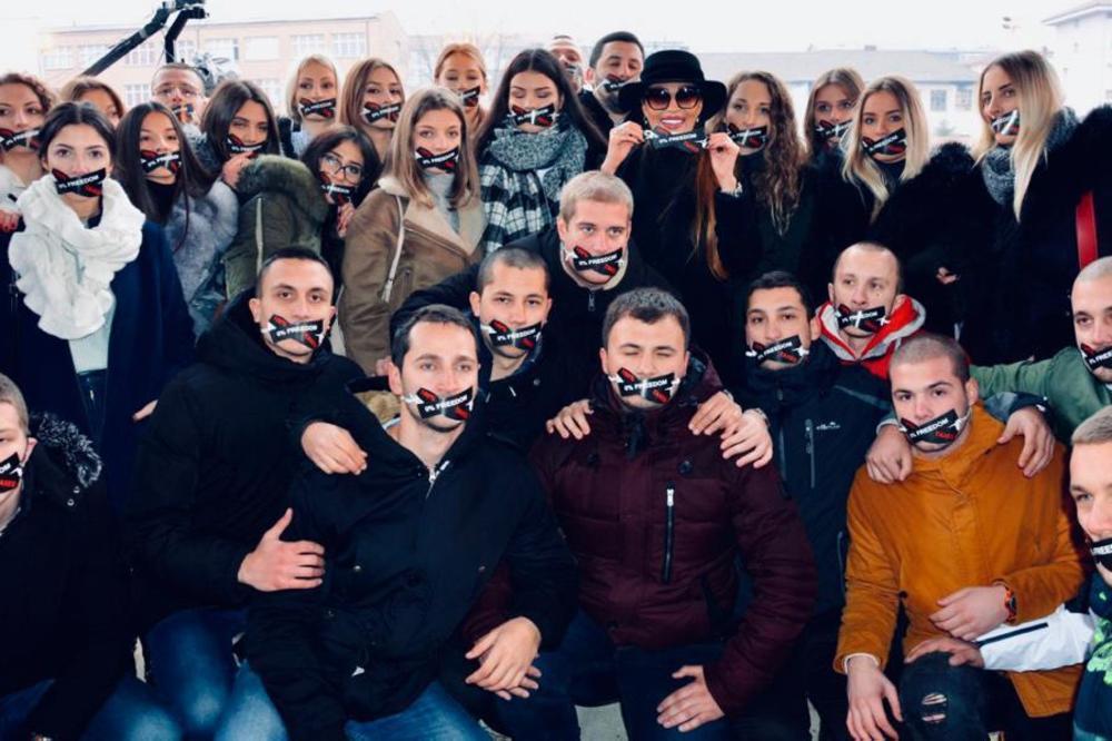 CECA SA STUDENTIMA KOSOVA POSLALA MOĆNU PORUKU: Ovaj detalj postao je simbol protesta u Mitrovici!