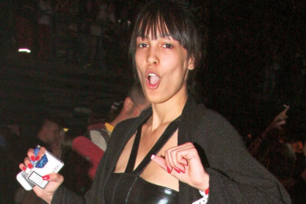 POKUŠALA JE SAMOUBISTVO PREDOZIRANJEM A ONDA SU JE RODITELJI NAŠLI NA PODU KUPATILA: Glumica više ne liči na sebe