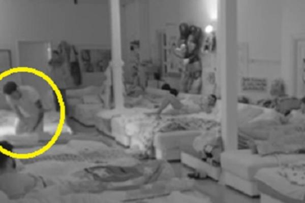 VRHUNAC ODVRATNOSTI! TOMA SE SAMOZADOVOLJAVAO GLEDAJUĆI LUNU, PA GA ONA NAPLJUVALA: Ne PIPAJ me tim rukama! (VIDEO)