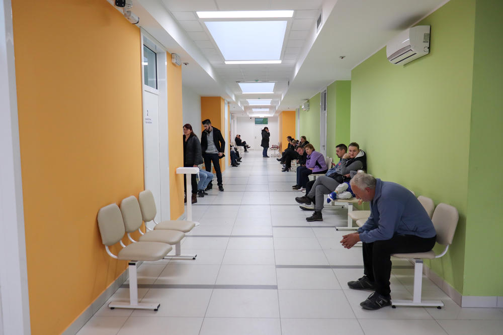Čekaonica u polikliničkom odeljenju opšte bolnice u Aranđelovcu  