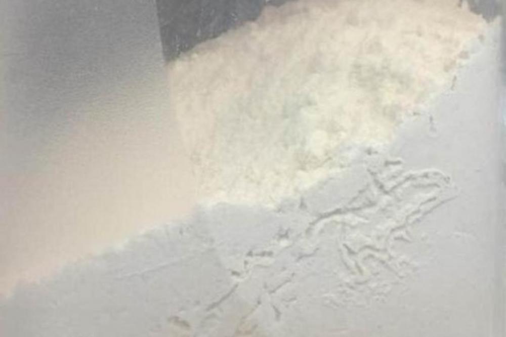 DELUJE KAO GOMILA BRAŠNA: Kad je primetila ODVRATNI DETALJ odmah je PREKINULA S KUVANJEM! (FOTO)