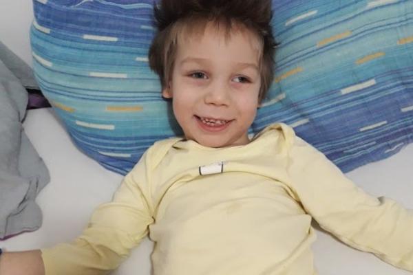 OGI (3) NE MOŽE DA DRŽI GLAVU, KORISTI RUKE I GOVORI: Dečak nikad nije prespavao celu noć, TREBA MU POMOĆ DA ŽIVI