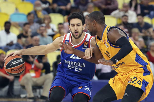 PAO TIKET ZBOG VASE MICIĆA, PA KRENUO DA GA VREĐA: Odgovor srpskog košarkaša je bio brutalan!