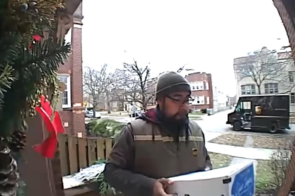 DOSTAVLJAČ OTKRIO ŠTA SVE ZATIČE KAD DONOSI PAKETE: Otkrio je i šta je PRAVA NOĆNA MORA