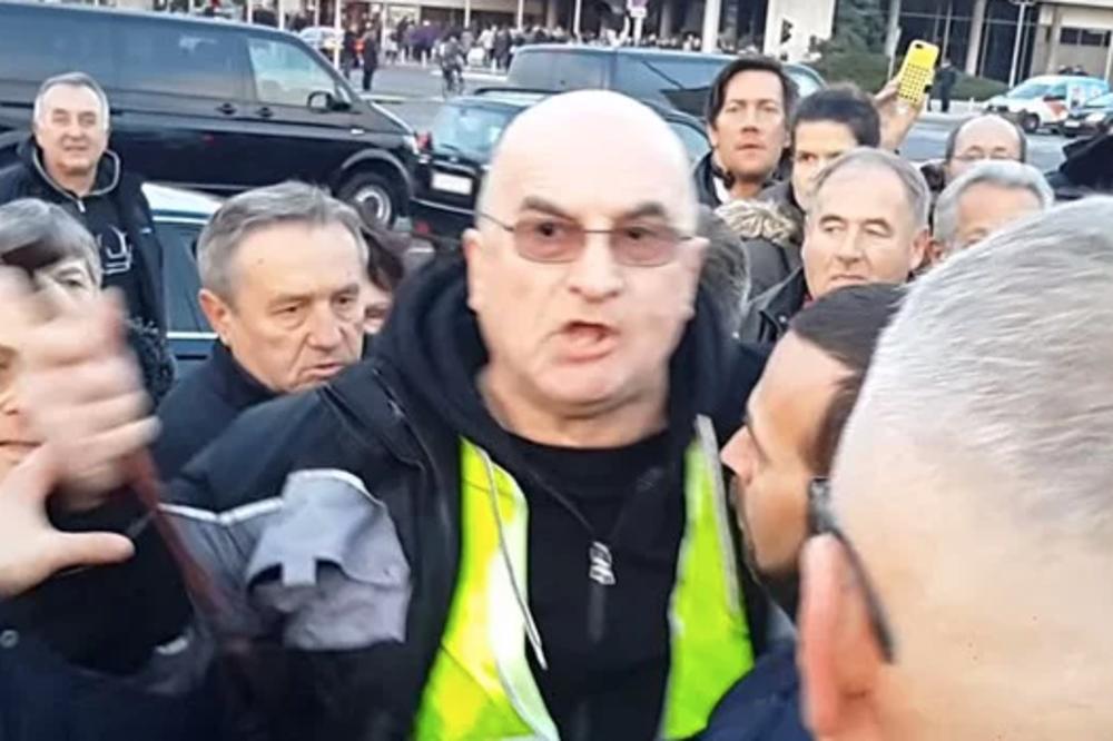 VIKNUO DA JE TUĐMAN ZLOČINAC, PA GA NAPALI! Na otvaranju spomenika hrvatskom vladaru došlo do incidenta!  (VIDEO)