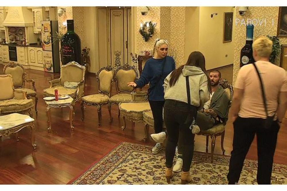 OVA TAKMIČARKA JE ZARILA NOŽ U LEĐA SVOJOJ PRIJATELJICI: Bila je u vezi sa Lakićem van kuće!