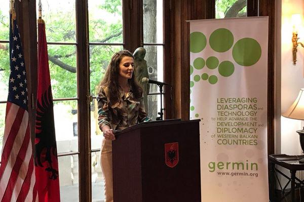 NAJOPASNIJA ALBANKA KOJE SE BOJE TAČI I HARADINAJ ZAGRLILA MILIJARDERA IZ SAD! Jasno je ZAPRETILA Srbima na Kosovu