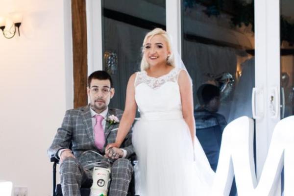 VENČALI SU SE PRED NJEGOVU SMRT: Priča ovog para je pretužna, a mladu čeka ista sudbina zbog UŽASNE BOLESTI