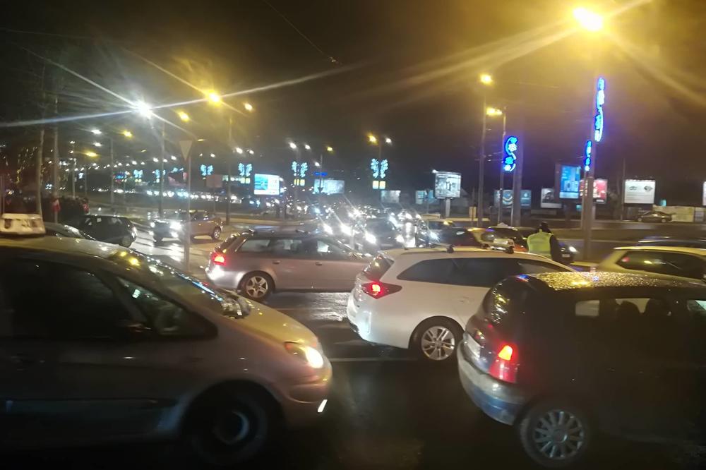 LANČANI SUDAR KOD GAZELE: Dve trake blokirane, kolona od Autokomande do Mostarske petlje