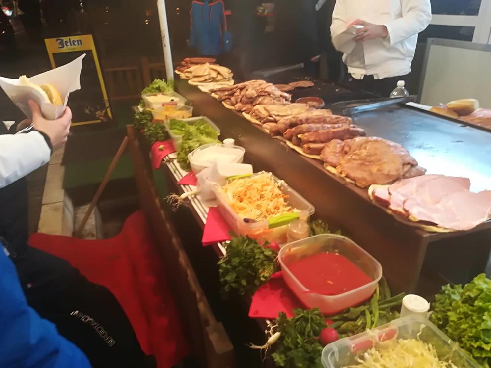 Pljeskavice na otvorenom  