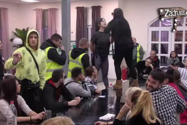 OGLASILA SE DAVIDOVA MAMA OČAJNA: Zerina je ODVRATNA, ali Sandra uskače u sve SVAĐE, sin mi NIKAD NIJE BIO GORE!