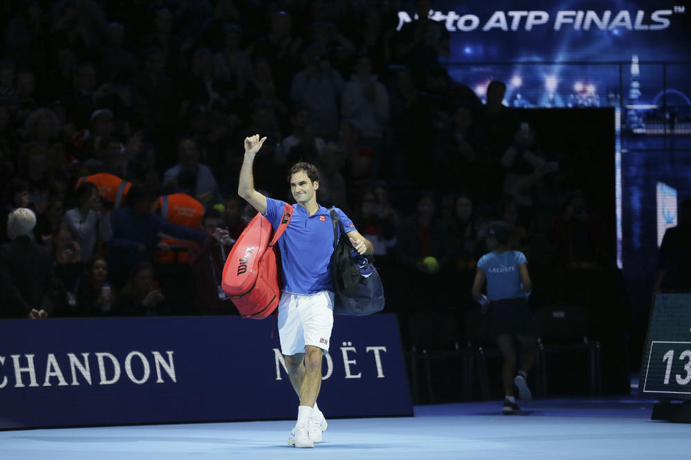 SLUTI NA KRAJ KARIJERE: Mnogi ovaj Federerov potez smatraju porukom da će mu sledeća sezona biti poslednja!