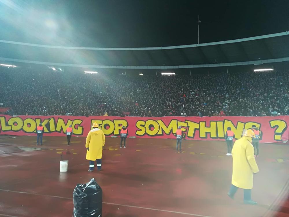 Parola navijača sa severne tribine  