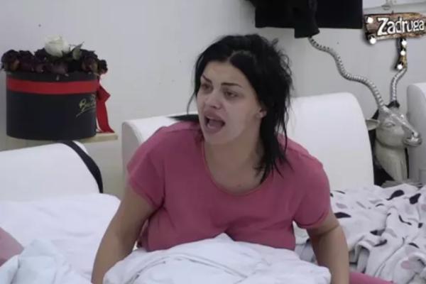 JEZIVO! ZERINA POTPUNO SKRENULA: Vrišti, urla po kući, I PRIČA SAMA SA SOBOM! ZRELA ZA PSIHIJATRIJU (VIDEO)