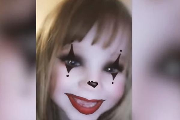 MAJKA DEVOJČICE JE BILA PRESTRAVLJENA KADA JE VIDELA OVAJ SNIMAK: Začula je glas nekog ko više NIJE ŽIV! (VIDEO)