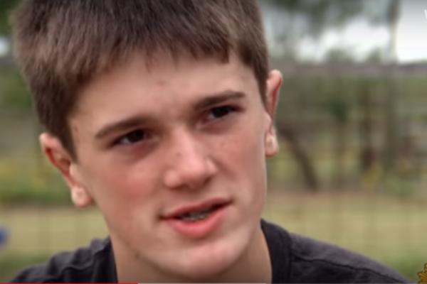 15 GODINA POSLE SMRTI OCA stranac je pokucao na vrata i pitao mamu i sina DA UĐE UNUTRA! (VIDEO)