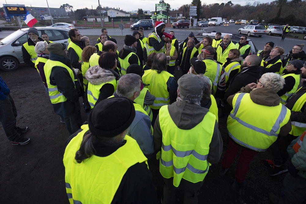 KAMION ZGAZIO PROTESTANTA U FRANCUSKOJ: ŽUTI PRSLUCI oplakuju jednog od svojih!