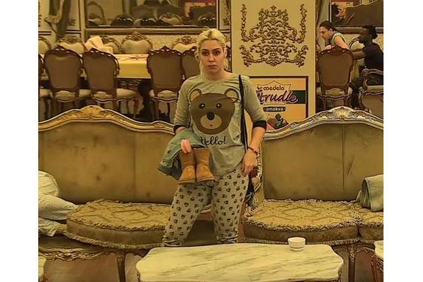 MOŽEŠ SAMO ARAPE DA ZADOVOLJAVAŠ ZA SITNE PARE: Mili nikad brutalniji prema Coki!