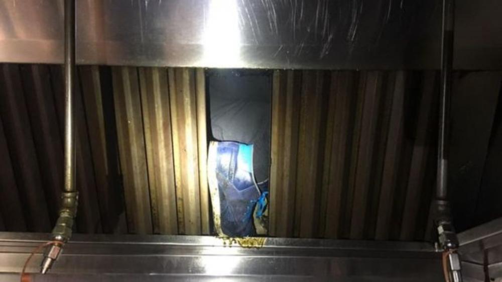 Otvor u kojem je bio zarobljen 