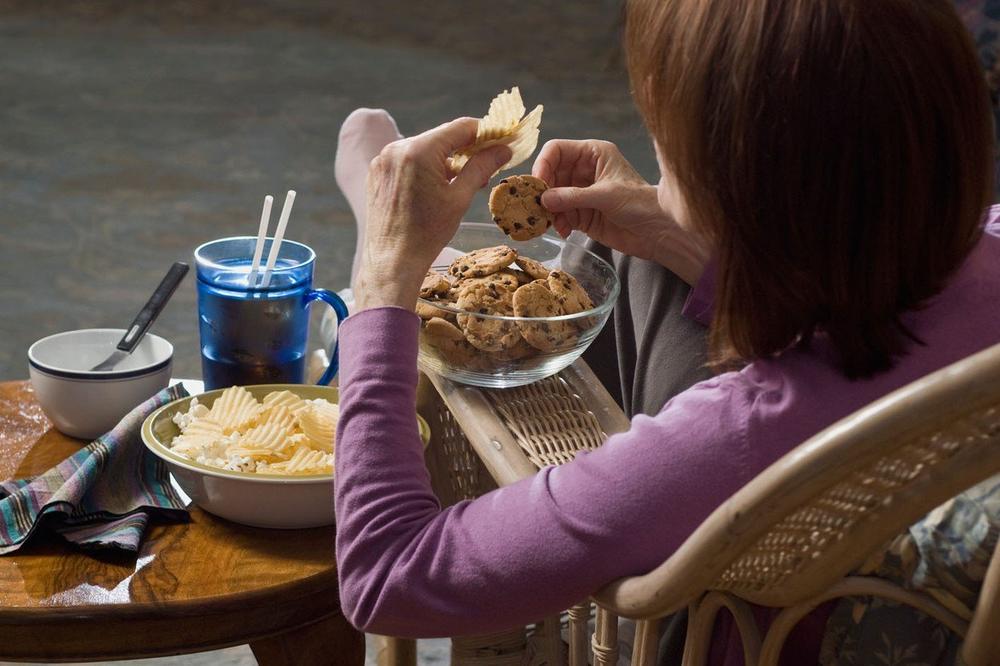 BOLJE OD DIJETE: Ovo je najbolji način da suzbijete ŽELJU za slatkom i slanom HRANOM i to za DVA MINUTA!