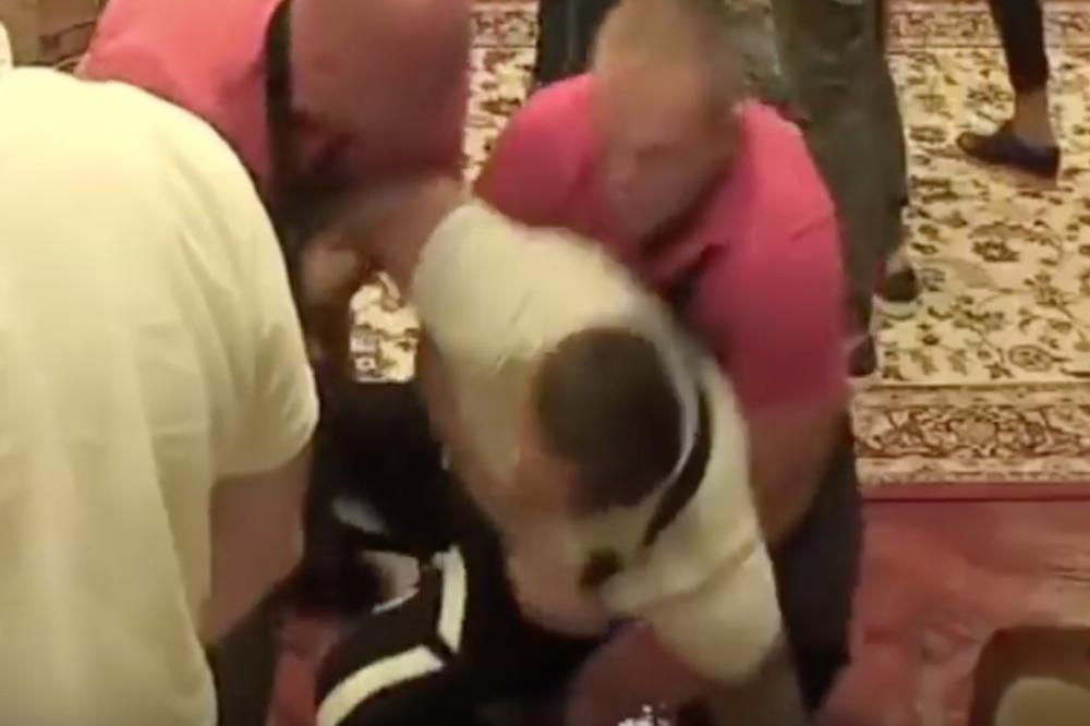 VANREDNO STANJE U PAROVIMA Takmičar pokušava da prereže vene u programu uživo! JEZIVO!