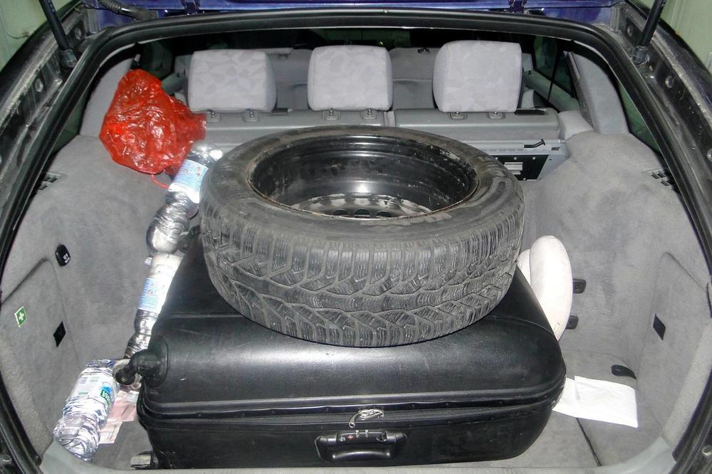 NISAM DVORSKA LUDA, NEĆU DA SE REKLAMIRAM! Otkrili smo šta se krije iza oglasa za POLOVNE GUME o kom priča Srbija