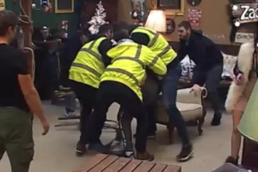 ŽESTOK OKRŠAJ U ZADRUZI!  Marijana ne prestaje da psuje MRTVE LJUDE, a njemu je PUKAO FILM! Obezbeđenje reagovalo!