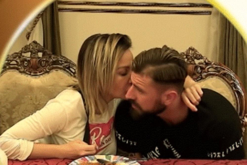 URADIO SAM TO JER MI SE JE*E U TUŠ KABINI I U KREVETU: Vuya se hvalio SEKSUALNIM UMEĆEM pa POLUNAG prošetao VILOM