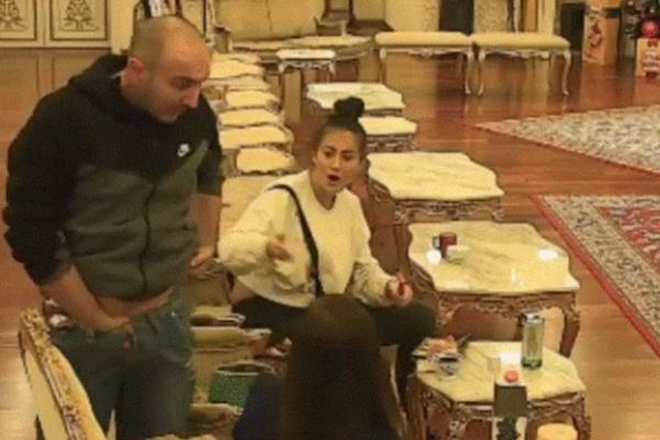 TI SI KU*AC OD ŽENE, DROLJO JEDNA: Conja je IZVREĐAO , uputio joj gomilu UVREDA, a ni ONA mu nije ostala dužna!