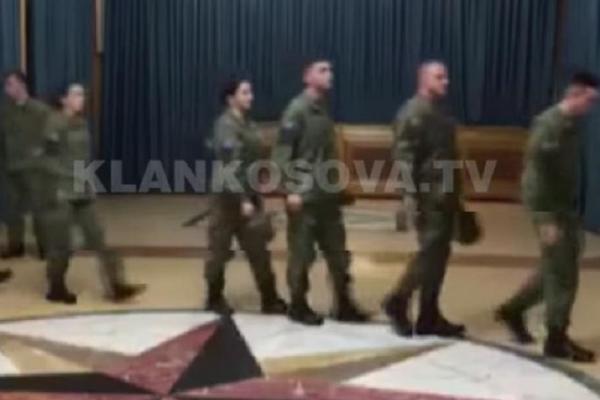 UNIFORMISANI ALBANCI umarširali u PARLAMENT! KOSOVO DOBILO VOJSKU, evo šta se sada DEŠAVA (VIDEO)