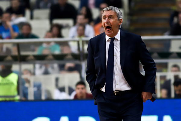 CEO MADRID JE ČUO GNEV KARIJA PEŠIĆA: Srpski trener urlao na igrače 40 minuta zbog debakla u El Klasiku!