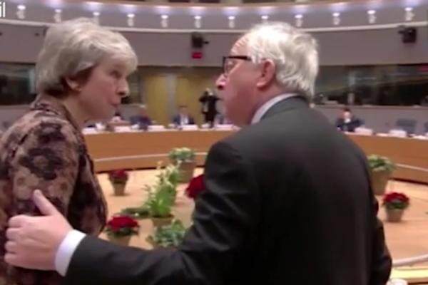 NISU ZNALI DA IH SNIMAJU! Tereza Mej i Žan Klod Junker uhvaćeni u žustroj raspravi! (VIDEO)