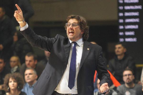 TRINKIJERI ŠTANCUJE POJAČANJA KAO NA TRACI: Jutros ostao bez centra, popodne već doveo strašnu zamenu za njega!