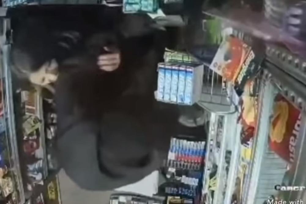 KAMERA JE SNIMILA NAJŠOKANTNIJU PLJAČKU U NIŠKOJ TRAFICI: Razbojnik je Dragani stavio nož pod grlo, a onda ŠOK