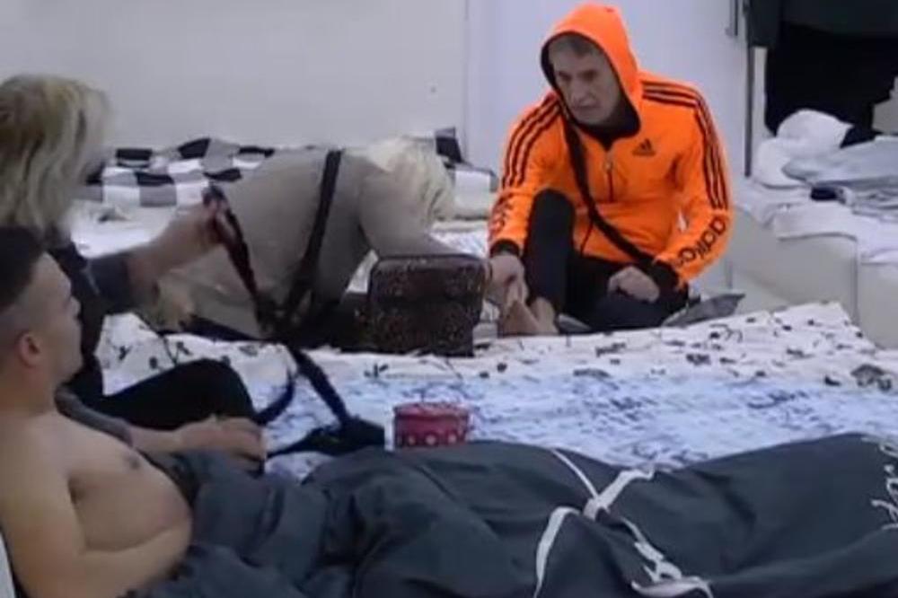 E SAD SMO SVE VIDELI: Lepi Mića plivao u bazenu po CIČI ZIMI, pa povredio STOPALO! Sudija ga lečila! (VIDEO)