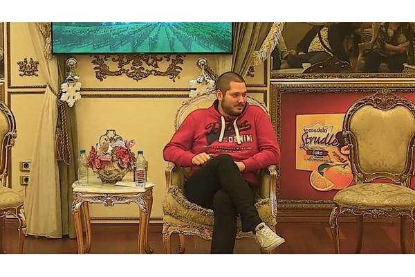 FOTOGRAF PORTALA ESPRESO.CO.RS FILIP PLAVČIĆ OSTAO U VILI PAROVA! On je novi voditelj, a videćemo kada će IZAĆI