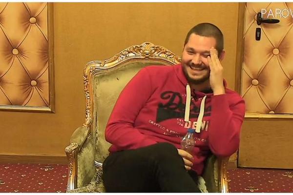 PRODUKCIJA ZAKLJUČALA VRATA I NEMA IZLAZA! Fotograf Espresa zatvoren u vili: Ljudi, nemojte to da radite!