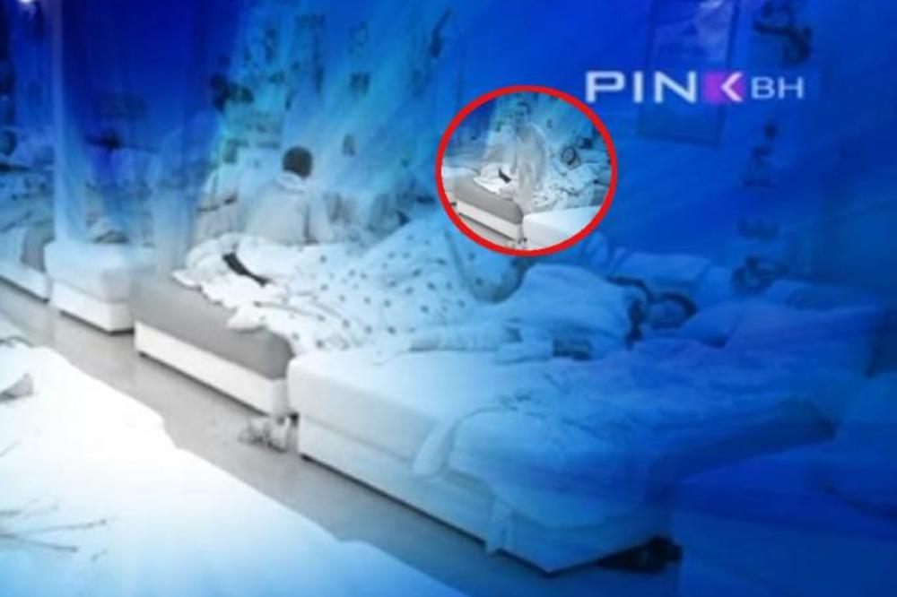 SRAMOTNA SVAĐA! OVAKVE REČI NIGDE NISTE ČULI: Iz pi**e ti curi GNOJ, imaš KRASTE, dečko ti je dr**o na mene!