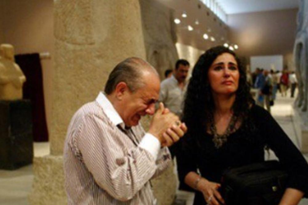 NISU MOGLI DA ZADRŽE SUZE: Iračani videli ukradene umetnine iz svoje zemlje u BRITANSKOM muzeju (FOTO)