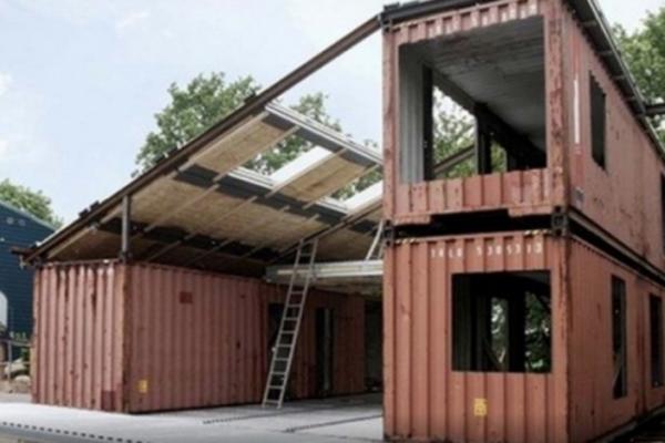 OVO JE GENIJALNO, SVAKA ČAST MAJSTORE! Spojio je tri stara kontejnera i od njih napravio prelepu VILU! (FOTO)