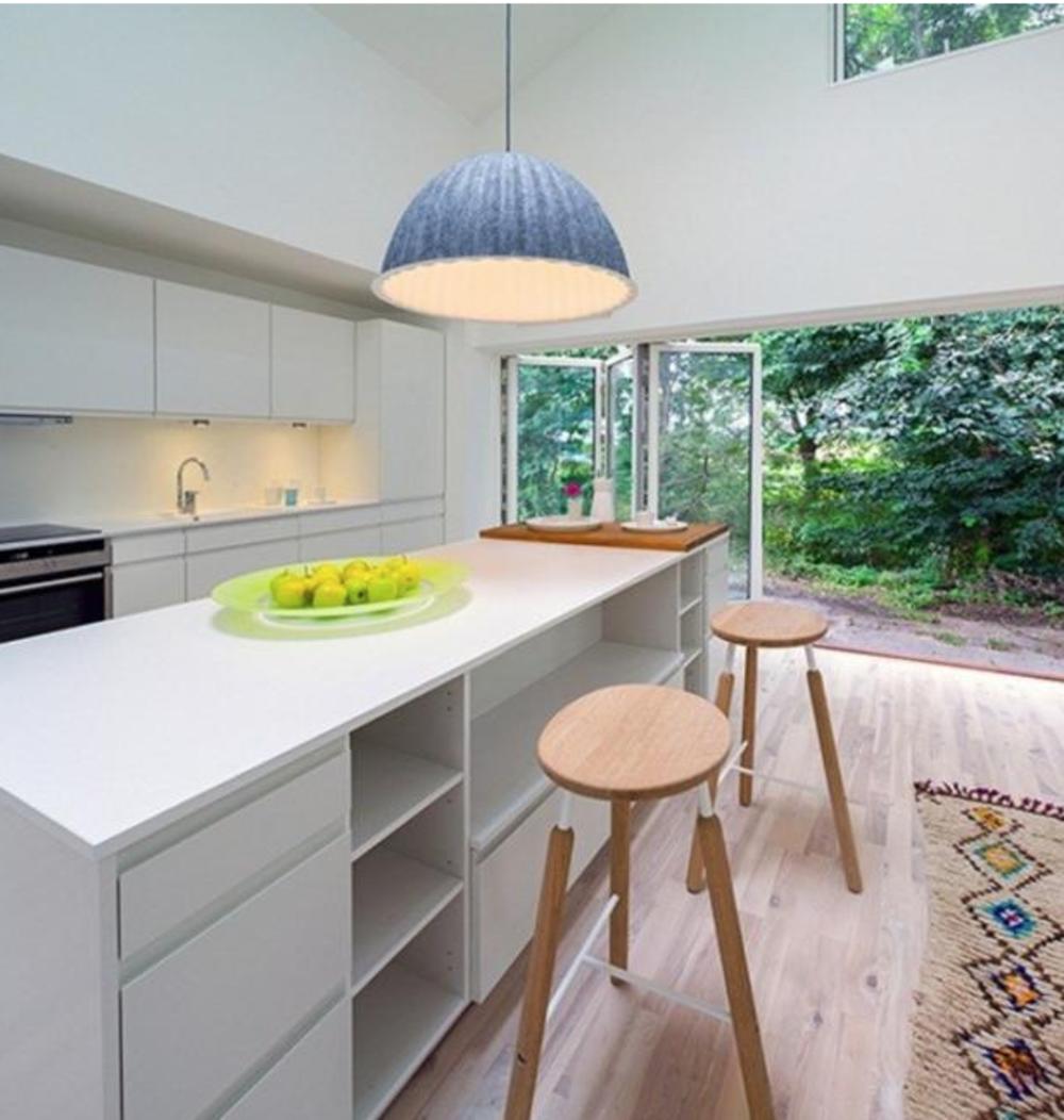 Ima prirodno osvetljenje 