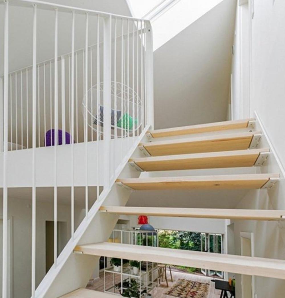 Kuhinja i trpezarija su na prvom spratu 